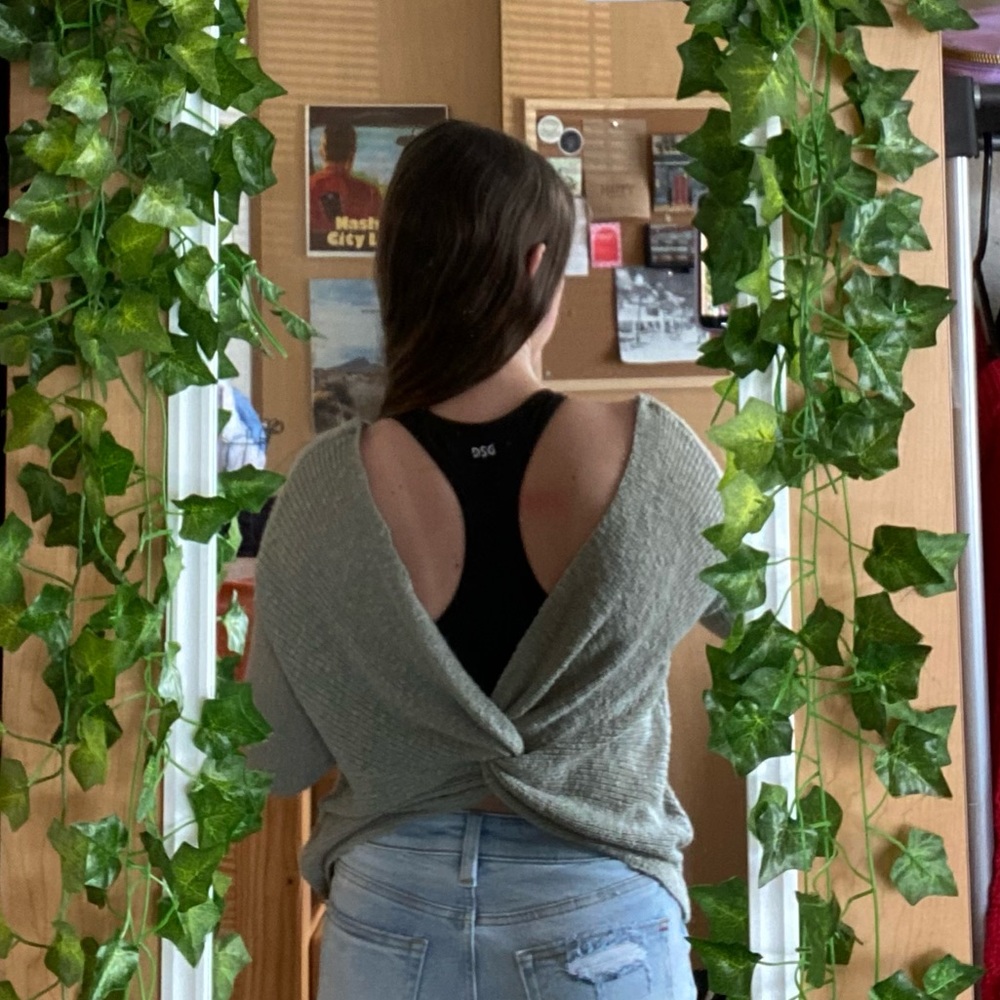open back with “knot”. very cute with a bralette